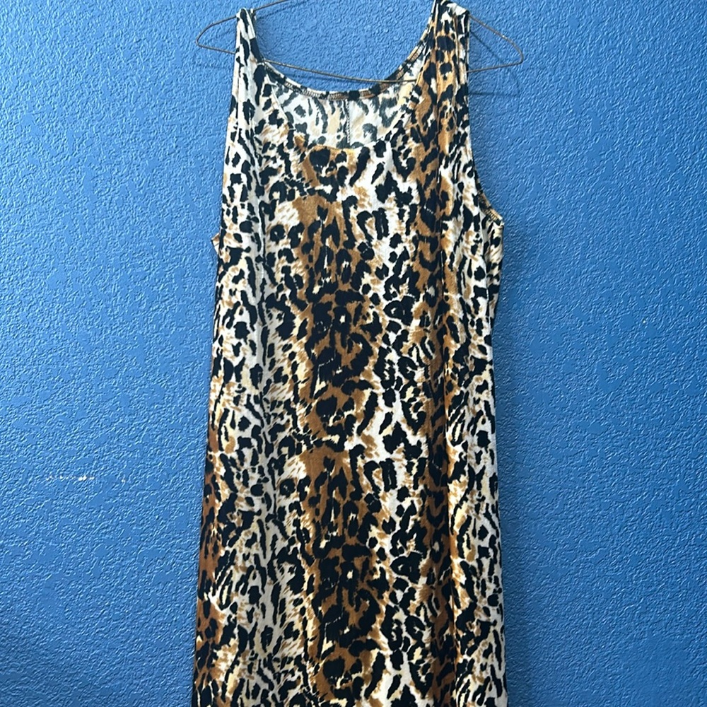 Leopard print dress with slit